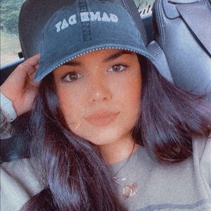 Meet your Posher, Hannah